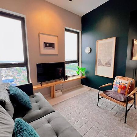 Studio Staycation D'Sara @ Linked Mrt, Near Thomson Hospital & Sungai Buloh Hospital Εξωτερικό φωτογραφία