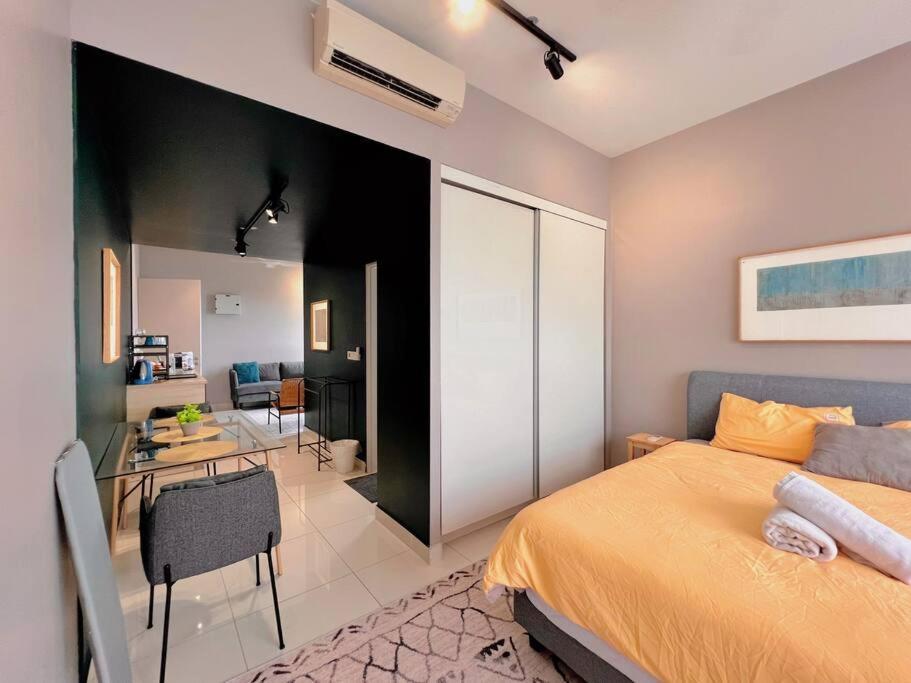 Studio Staycation D'Sara @ Linked Mrt, Near Thomson Hospital & Sungai Buloh Hospital Εξωτερικό φωτογραφία